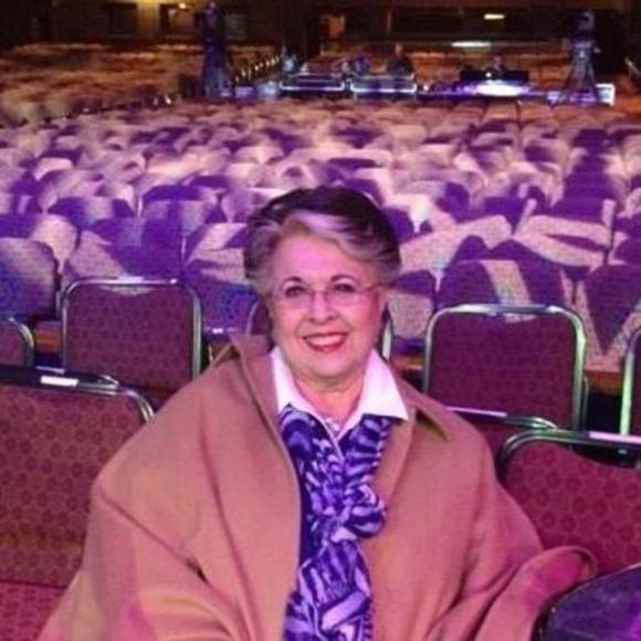 Meet your Posher, Kay - Picture 1 of 1